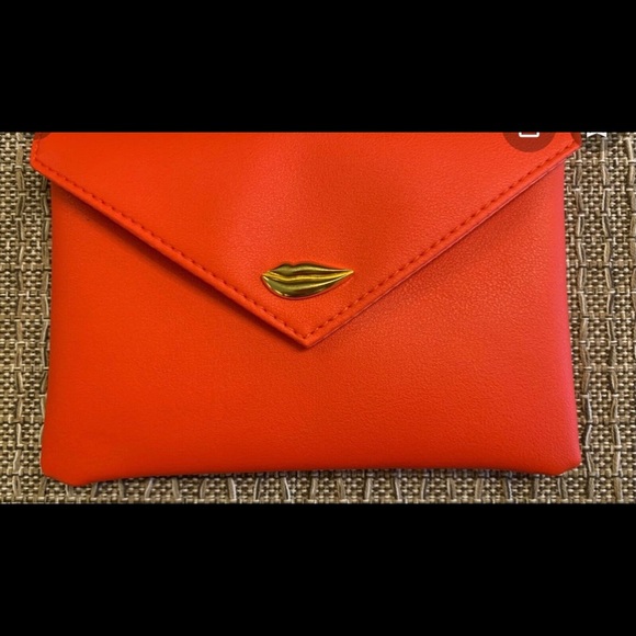 ISPY GLAM BAG SEALED WITH A KISS NEVER USED - Picture 3 of 7